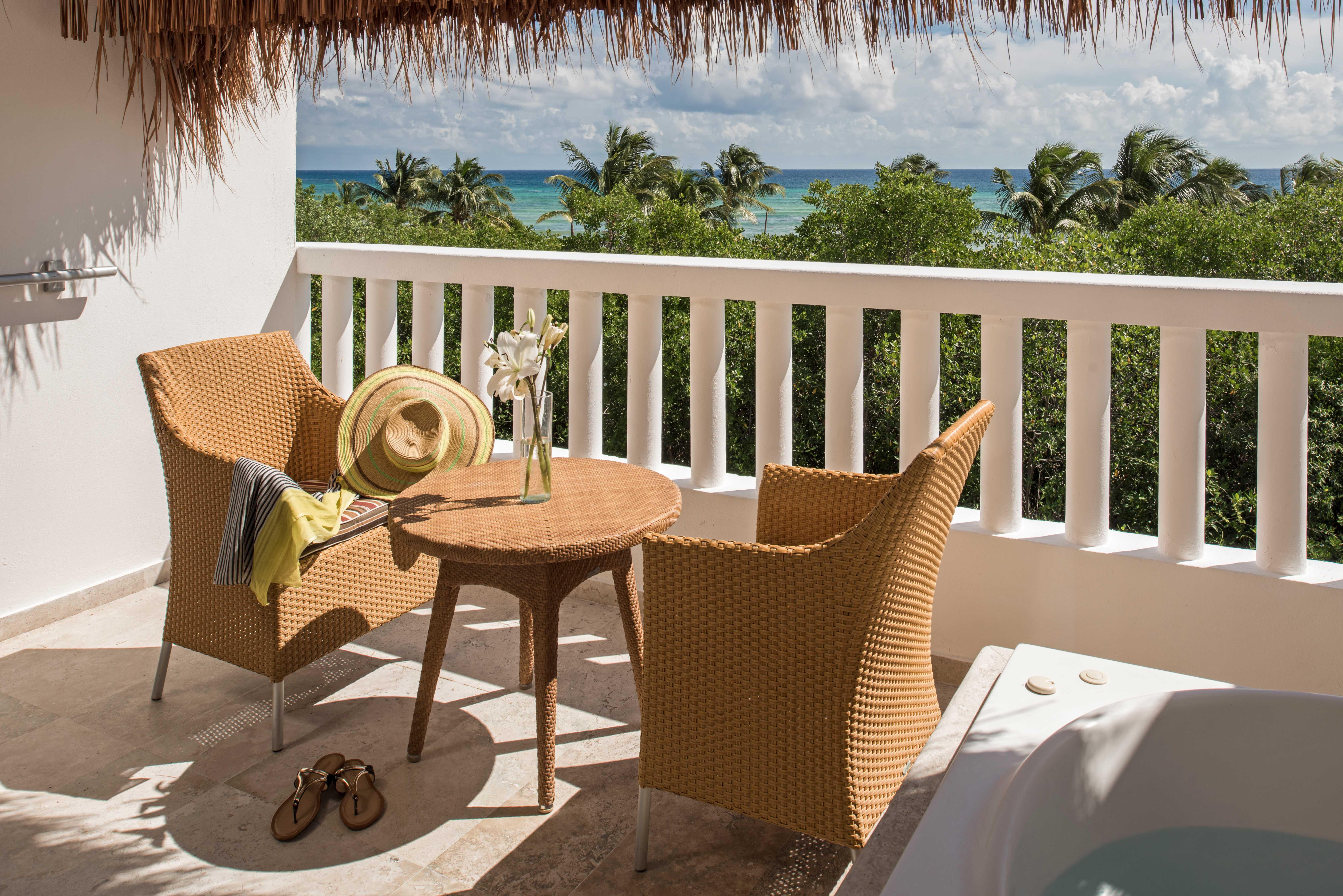 แกรนด์ ริเบียรา ปริ้นเซส - ออล อินคลูซีฟ Hotel ปลายาเดลการ์เมน ภายนอก รูปภาพ A balcony at the Grand at Moon Palace