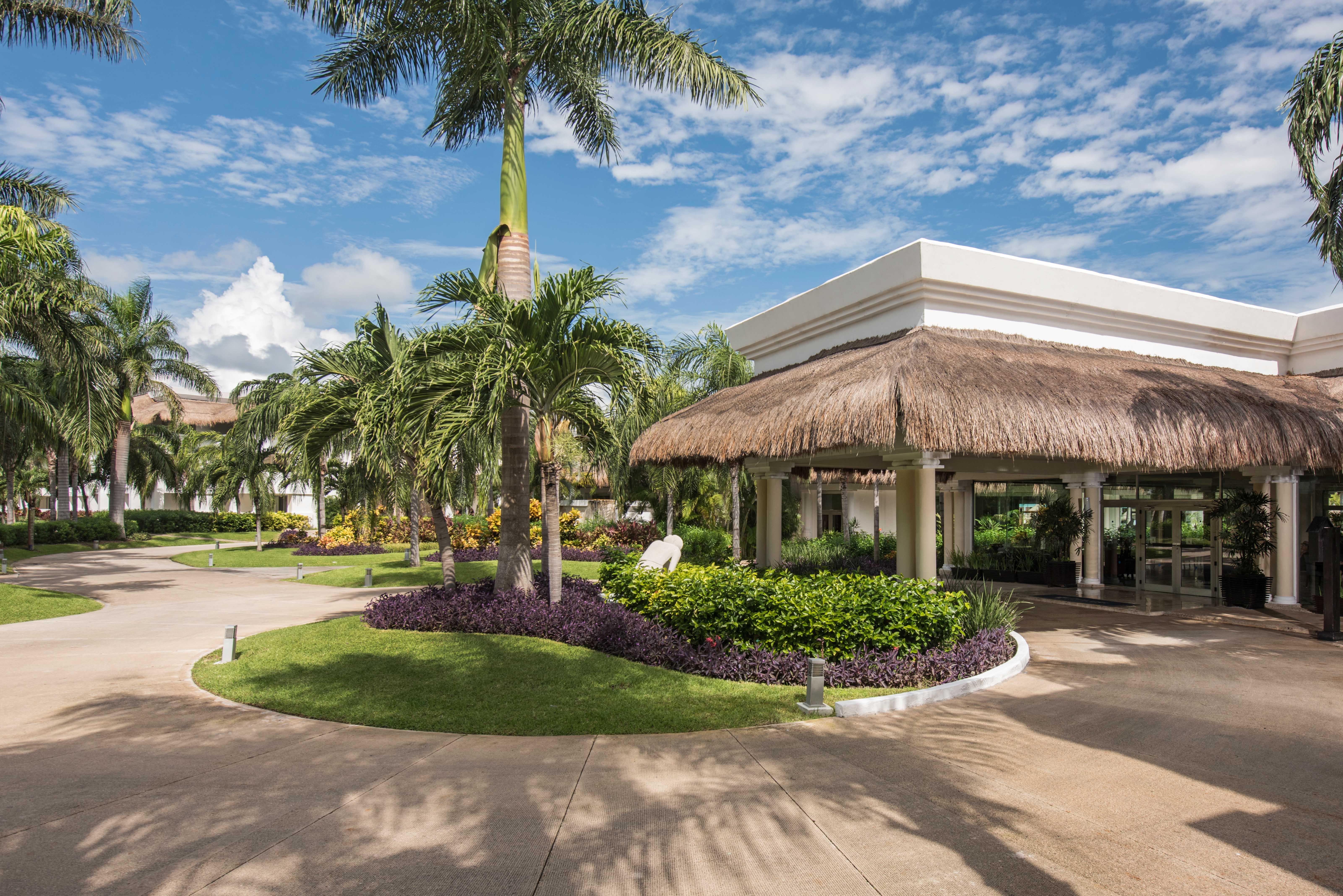 แกรนด์ ริเบียรา ปริ้นเซส - ออล อินคลูซีฟ Hotel ปลายาเดลการ์เมน ภายนอก รูปภาพ Entrance to the resort