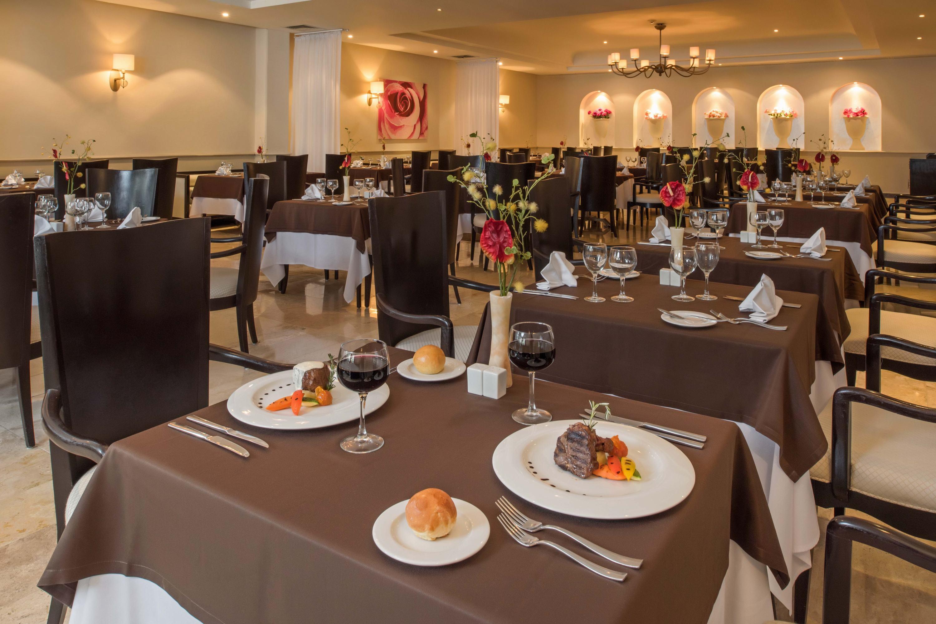 แกรนด์ ริเบียรา ปริ้นเซส - ออล อินคลูซีฟ Hotel ปลายาเดลการ์เมน ภายนอก รูปภาพ A restaurant at a resort