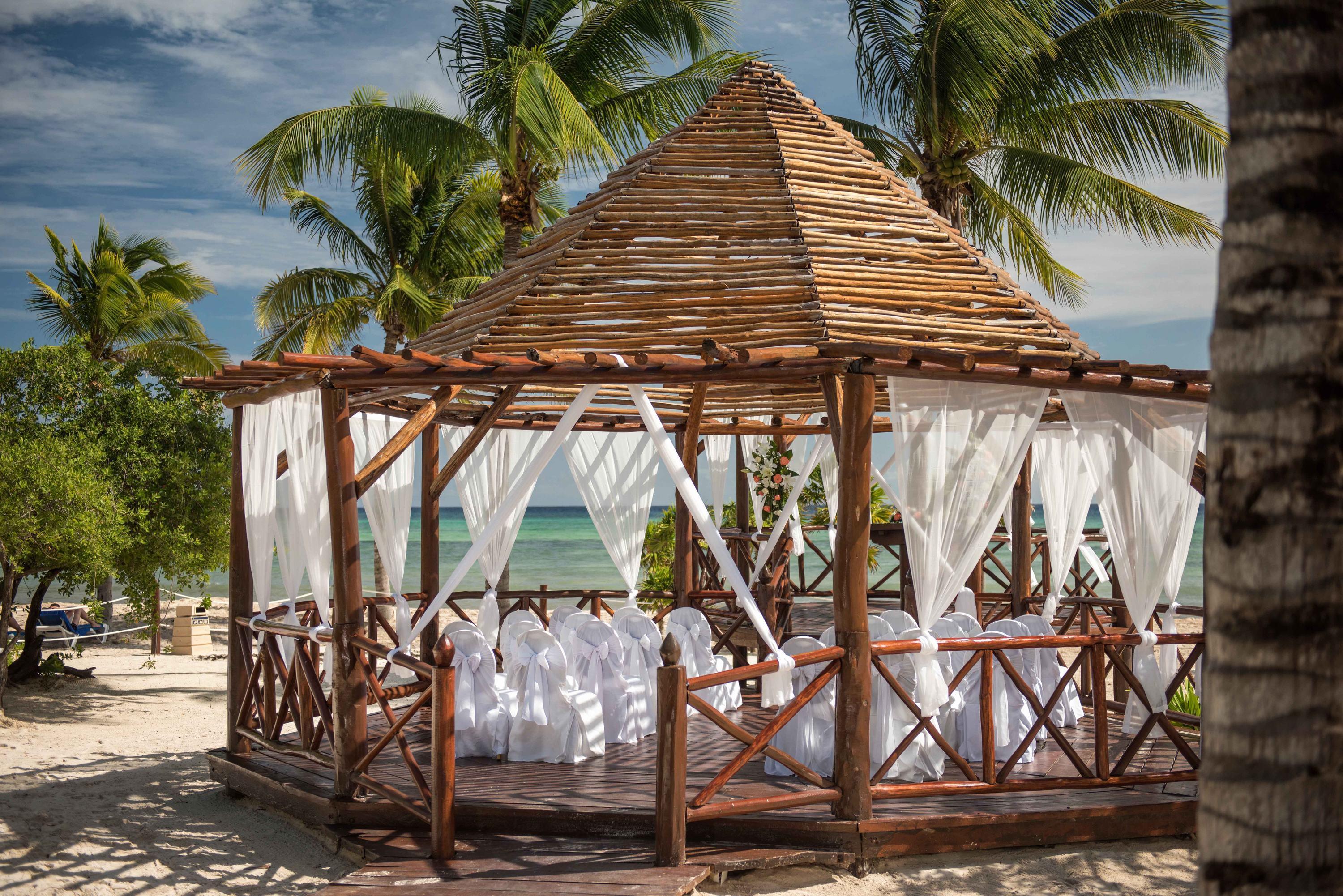 แกรนด์ ริเบียรา ปริ้นเซส - ออล อินคลูซีฟ Hotel ปลายาเดลการ์เมน ภายนอก รูปภาพ A gazebo at the beach