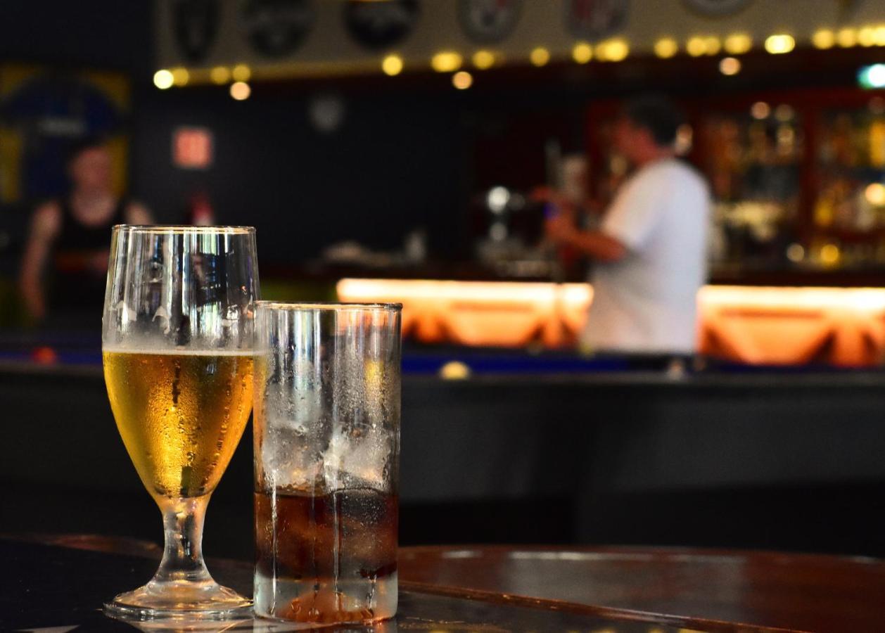 แกรนด์ ริเบียรา ปริ้นเซส - ออล อินคลูซีฟ Hotel ปลายาเดลการ์เมน ภายนอก รูปภาพ Beer at a bar
